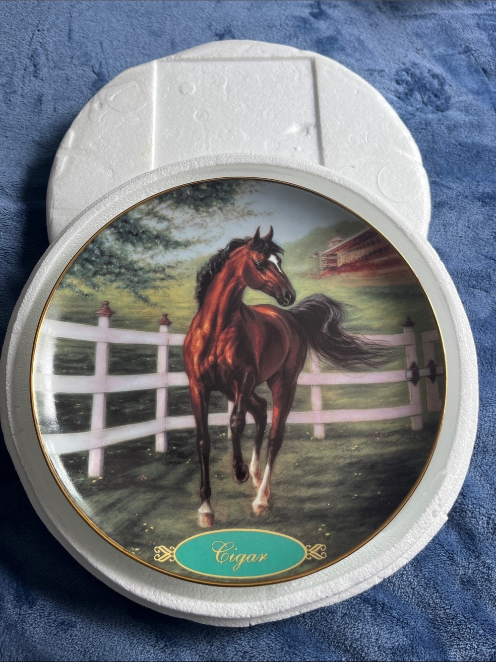 Danbury Mint White and Gold Collector Plate "Cigar" champion thoroughbred.